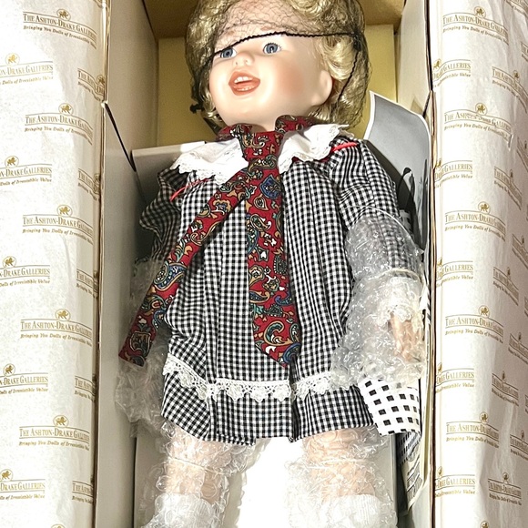 Vintage Ashton-Drake Galleries Porcelain Doll, Peanut, My Heart Belongs to Daddy - Picture 10 of 10